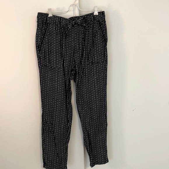 Old Navy High-rise Trousers - Picture 2 of 5